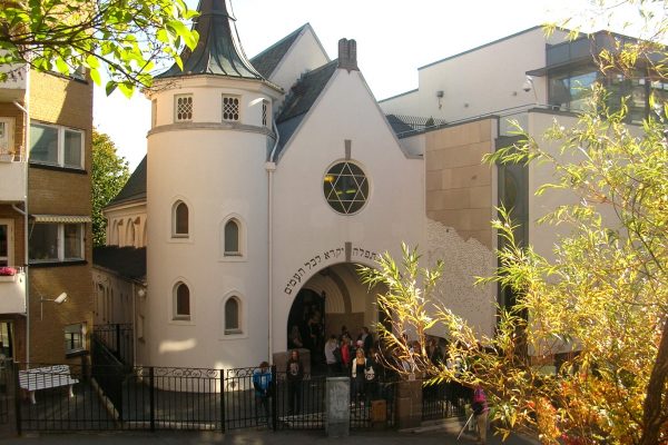 Muslims plan 'peace ring' around Oslo synagogue