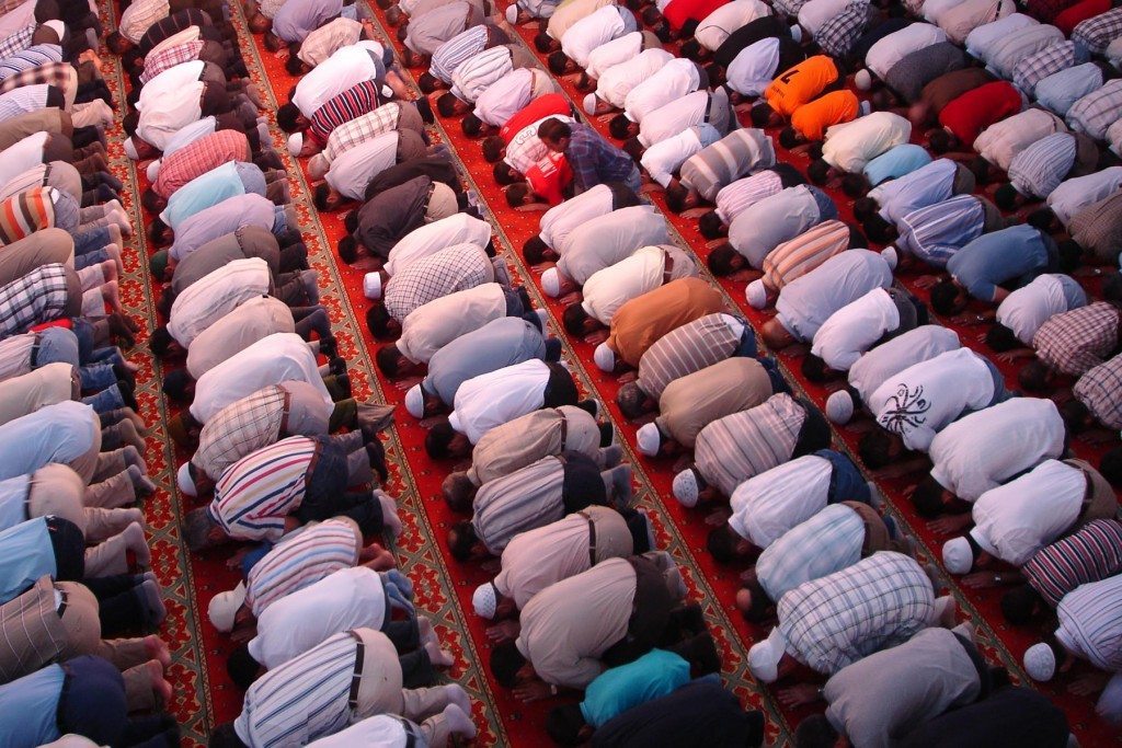 mosque prostrating congregation