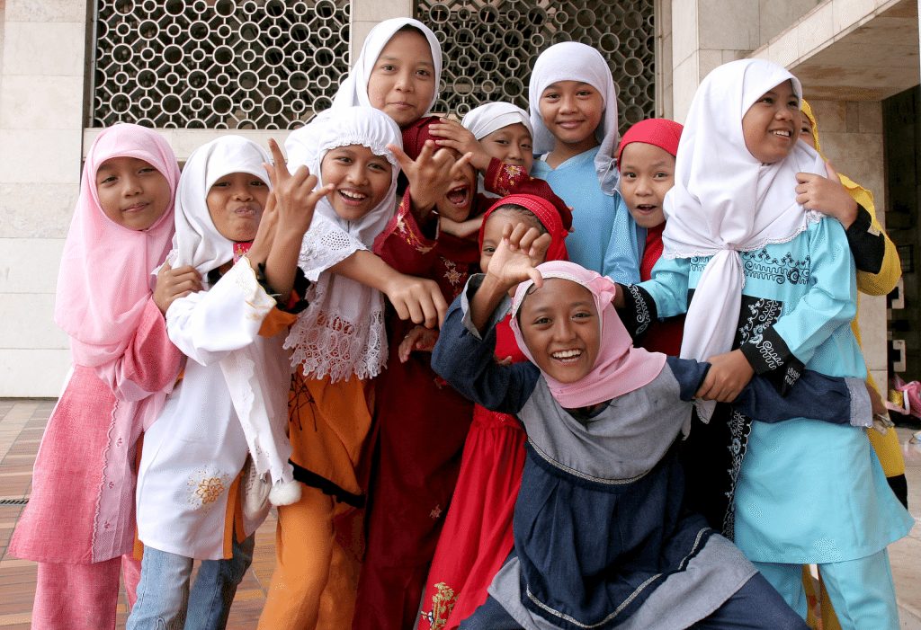 muslim children friends